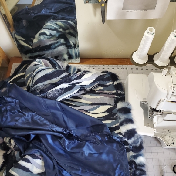 Faux Fur Tote Multi-Blue Bag - Picture 4 of 5